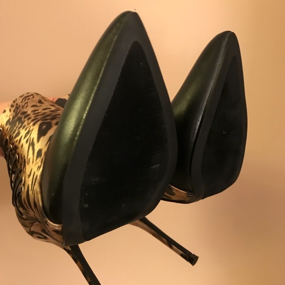 NWOB Leopard print & black pointy toe booties. - Picture 6 of 7